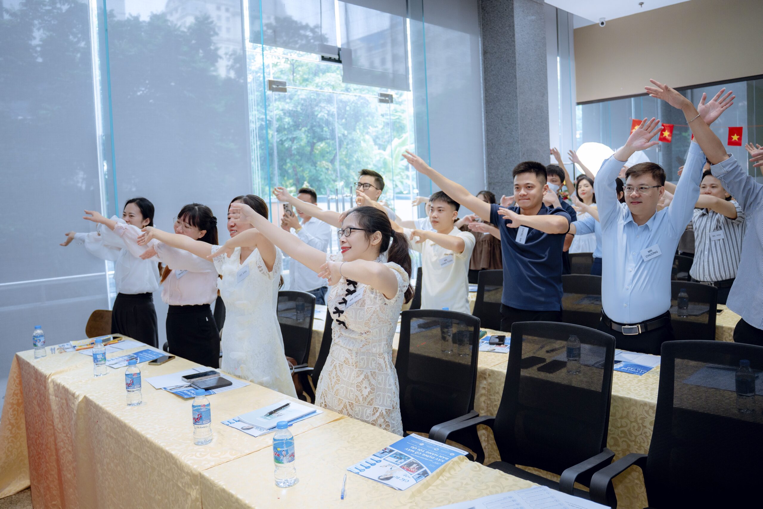 Học viên khởi động và kết nối tại chương trình SALE MASTER 2026